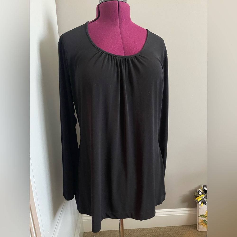 Black stretchy top.
